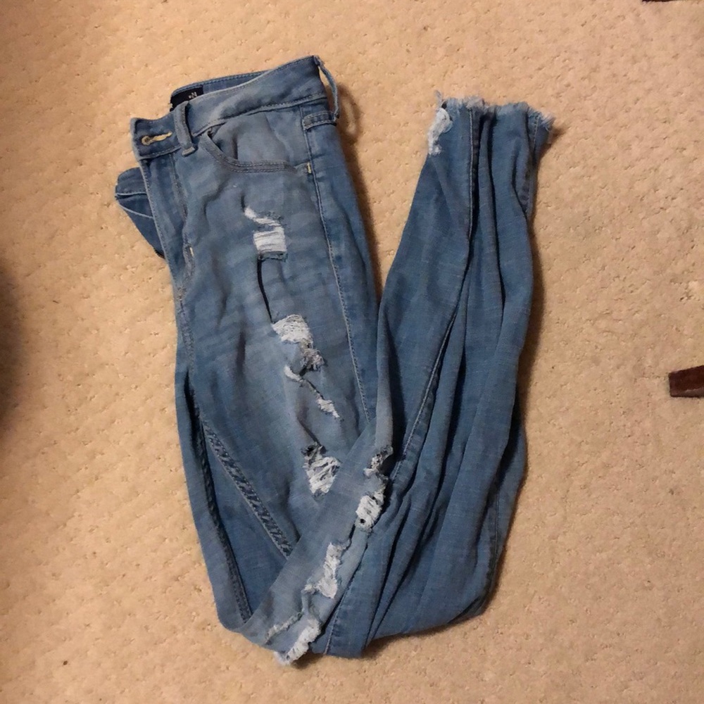 Ripped jeans *NEVER WORN*